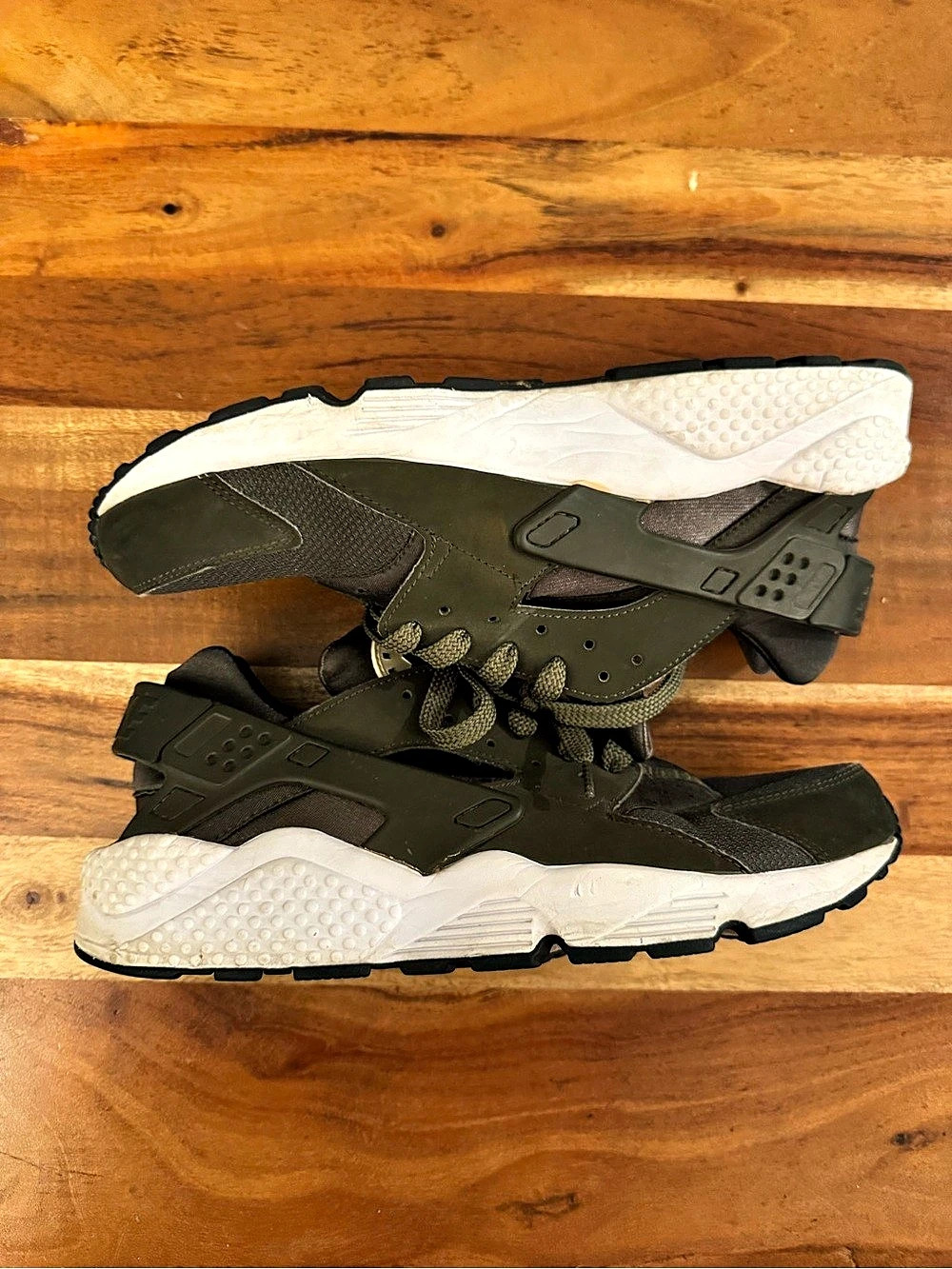 Nike Air Huarache Run Cargo Khaki Olive Green Men's Size 10 Sneakers